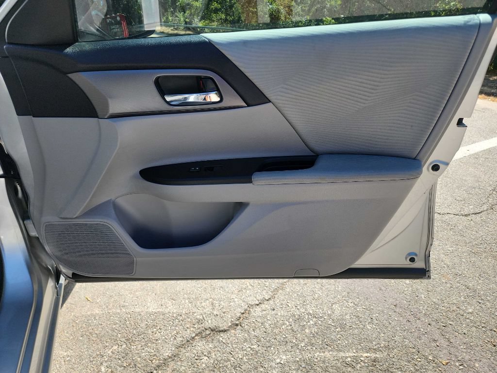 Used 2015 Honda Accord LX image 31