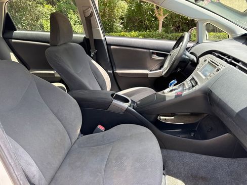 Used 2014 Toyota Prius Two FWD image 27