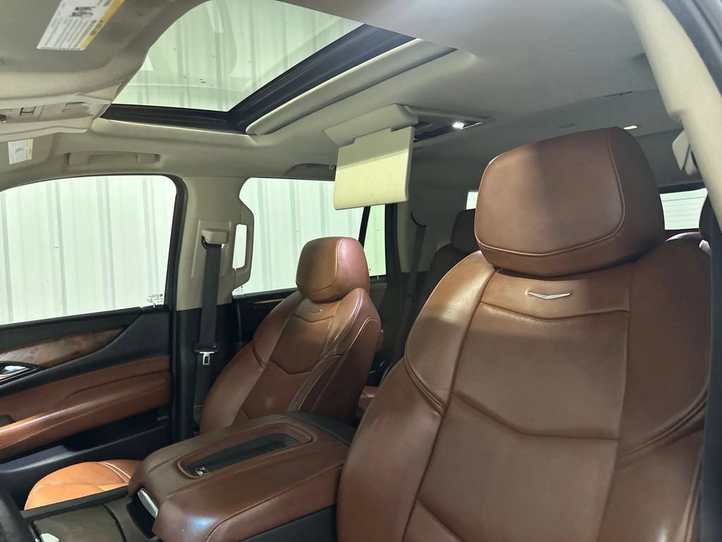 Used 2020 Cadillac Escalade Luxury AWD/4WD image 23