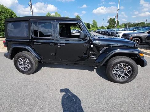 Used 2024 Jeep Wrangler Unlimited Sahara w/ Safety Group AWD/4WD image 8