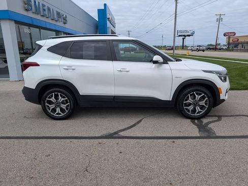 Used 2022 Kia Seltos EX AWD/4WD image 2