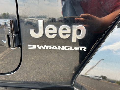 Used 2024 Jeep Wrangler Unlimited Sahara AWD/4WD image 23