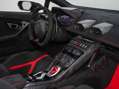 Used 2018 Lamborghini Huracan Performante AWD/4WD image 29