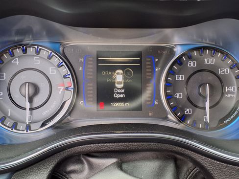 Used 2015 Chrysler 200 S FWD image 10