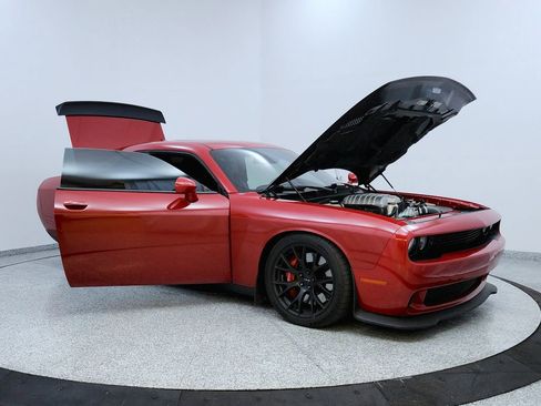 Used 2016 Dodge Challenger SRT Hellcat image 12
