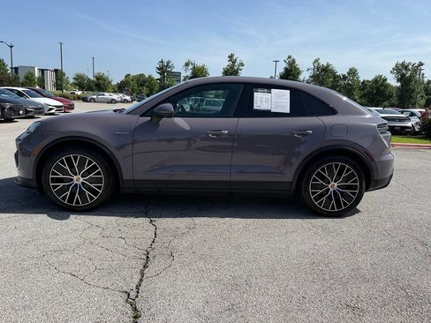 Used 2025 Porsche Macan 4S Electric AWD/4WD image 4