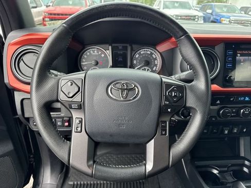 Used 2019 Toyota Tacoma TRD Sport AWD/4WD image 16