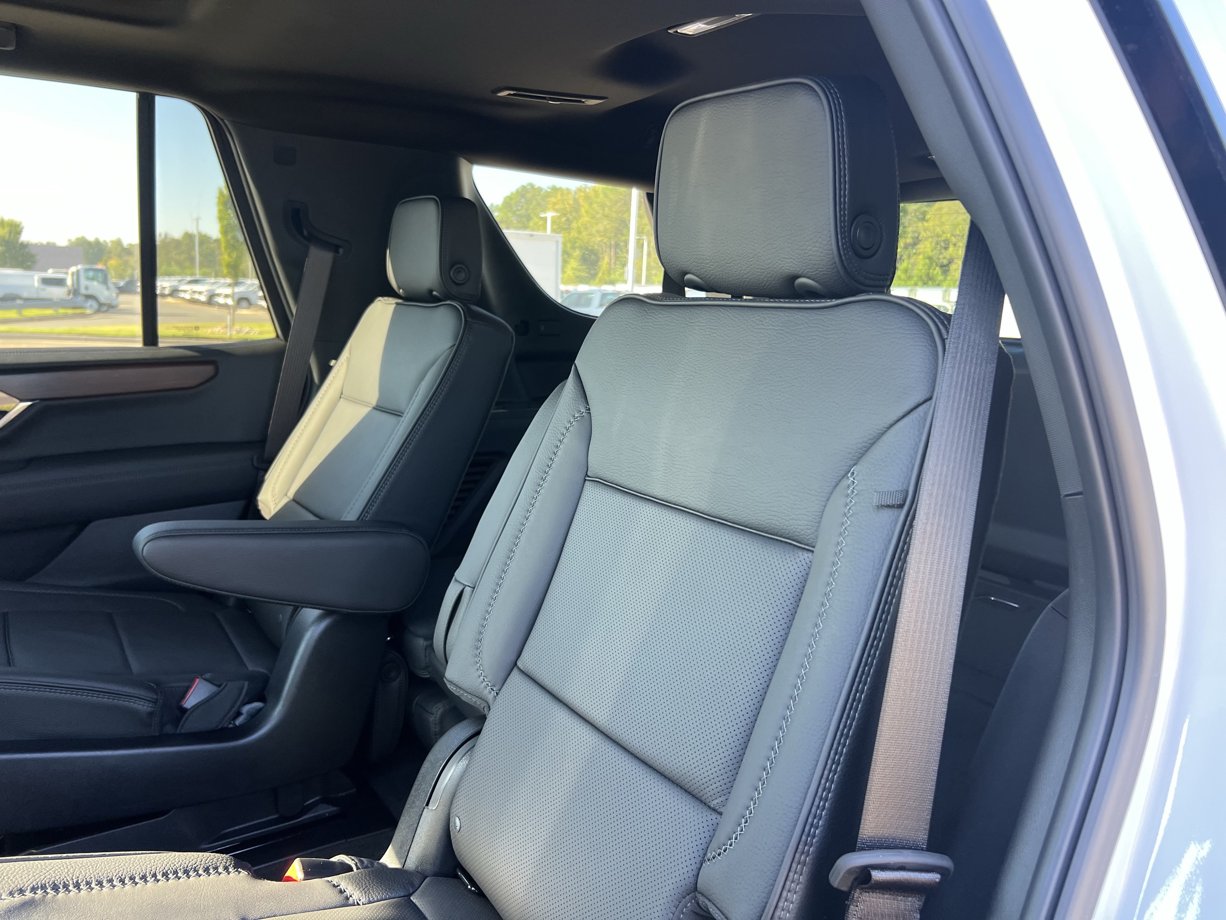 Used 2026 GMC Yukon Denali w/ Sun & Power Step Package AWD/4WD image 30
