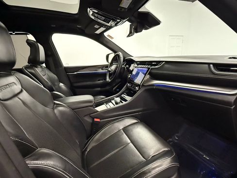 Used 2022 Jeep Grand Cherokee L Overland w/ Advanced Protech Group III image 19