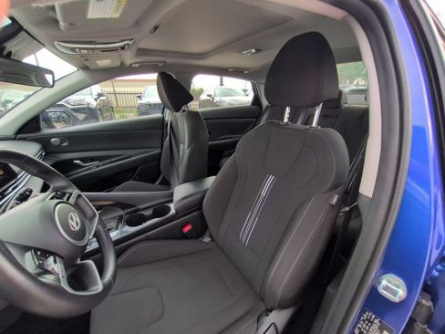 Used 2025 Hyundai Elantra SEL FWD image 23