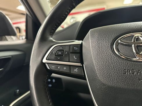 Used 2024 Toyota Highlander LE AWD/4WD image 17