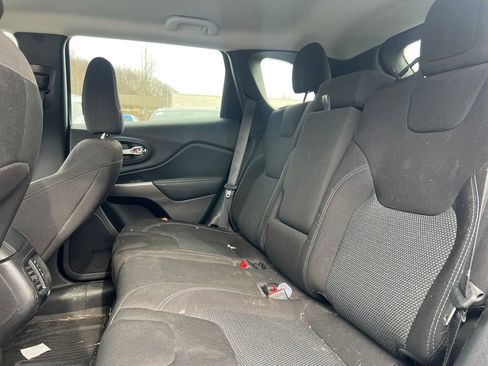 Used 2021 Jeep Cherokee Latitude w/ Mopar Interior Package image 14