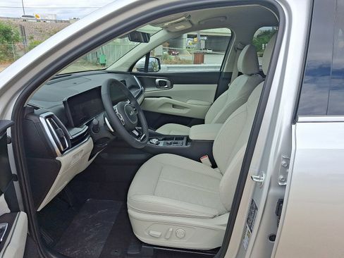 New 2025 Kia Sorento EX image 9