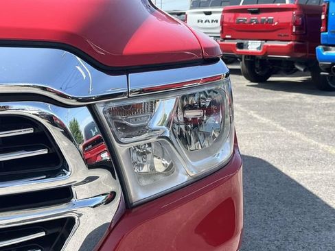 Used 2023 RAM 1500 Laramie AWD/4WD image 9