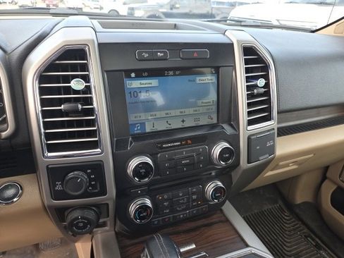 Used 2016 Ford F150 Lariat image 10