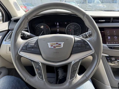 Used 2021 Cadillac XT5 Premium Luxury FWD image 13