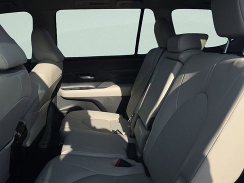 Used 2024 Toyota Grand Highlander FWD image 10