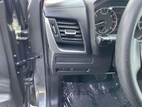 Used 2023 Nissan Rogue S image 30