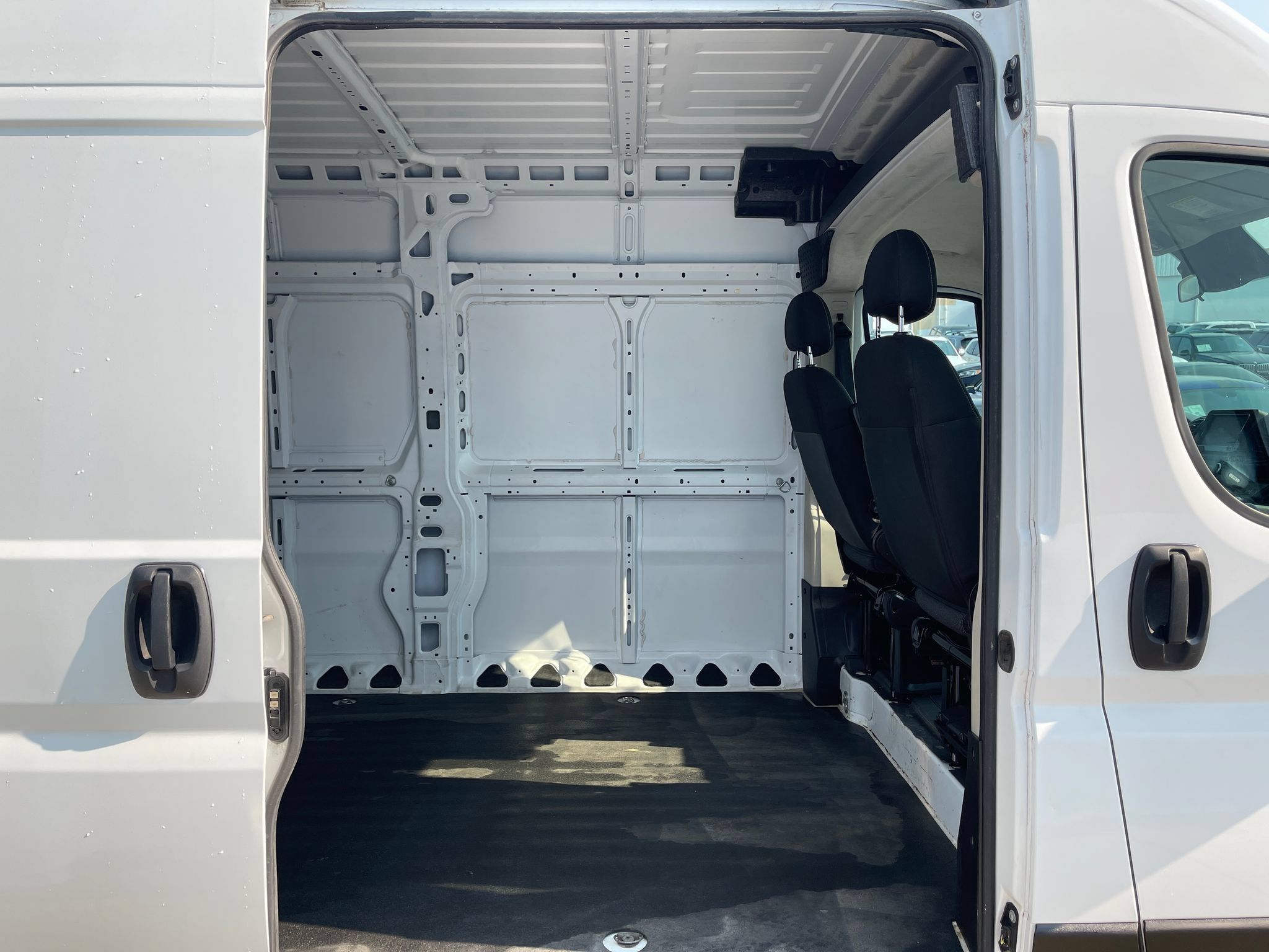 Used 2025 RAM ProMaster 2500 w/ Convenience Group FWD image 25