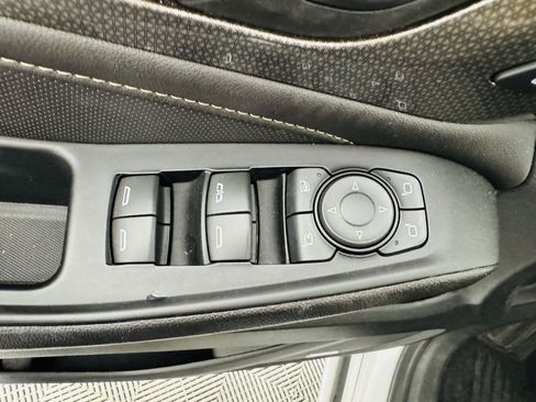 Used 2023 Chevrolet Traverse Premier FWD image 8