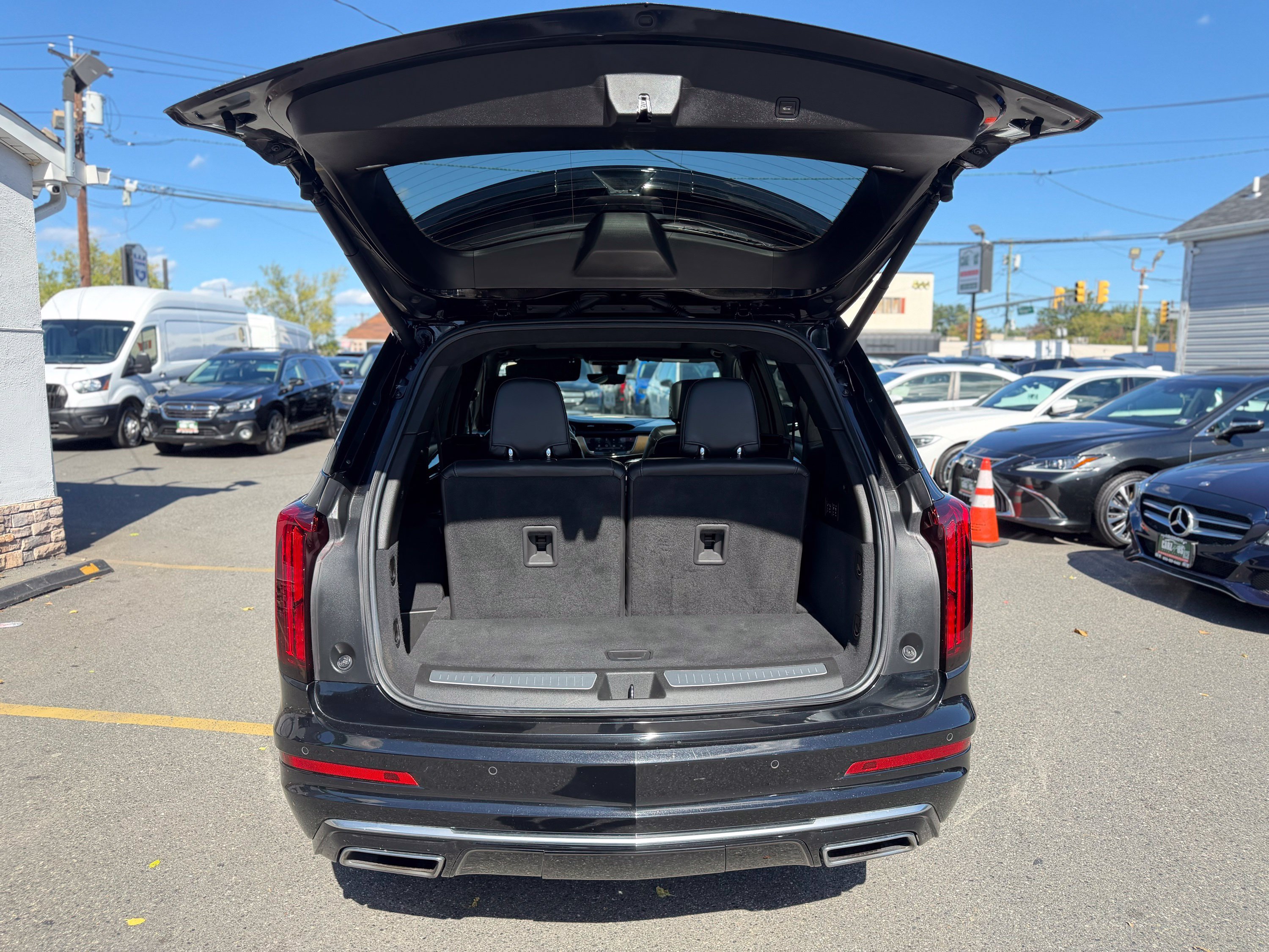Used 2023 Cadillac XT6 Premium Luxury w/ Platinum Package AWD/4WD image 9