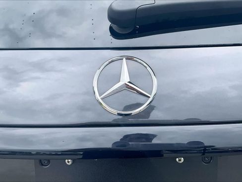 Used 2024 Mercedes-Benz GLC 300 4MATIC image 32