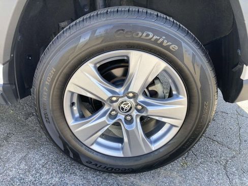 Used 2022 Toyota RAV4 XLE FWD image 13