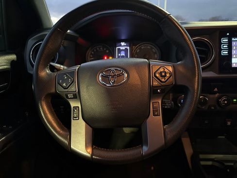 Used 2019 Toyota Tacoma TRD Off-Road image 16