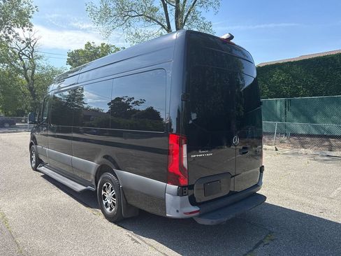 Used 2021 Mercedes-Benz Sprinter 2500 w/ Windows All Around Package image 6