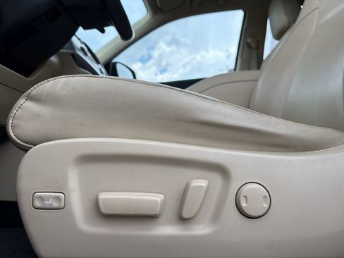 Used 2018 Toyota Highlander XLE FWD image 12