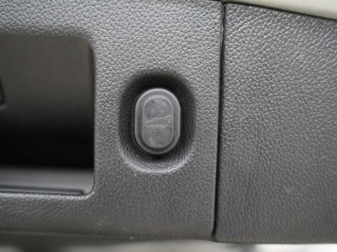 Used 2019 Chevrolet Suburban LT w/ RST Edition image 38