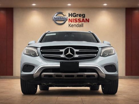 Used 2018 Mercedes-Benz GLC 300 w/ Premium Package image 5