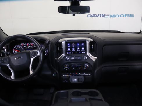 Used 2020 Chevrolet Silverado 1500 RST w/ RST Value Package AWD/4WD image 15