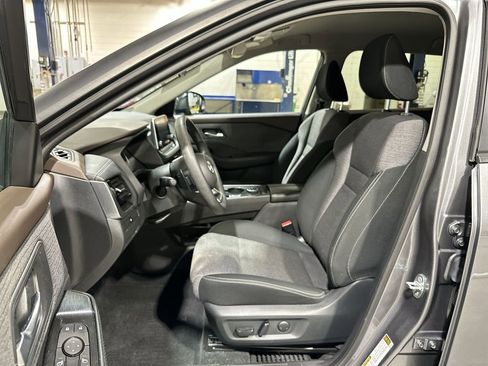 Used 2022 Nissan Rogue SV image 13