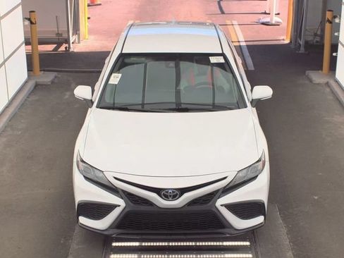 Used 2022 Toyota Camry SE FWD image 2