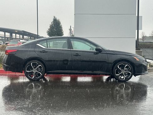 New 2025 Nissan Altima 2.5 SR image 3