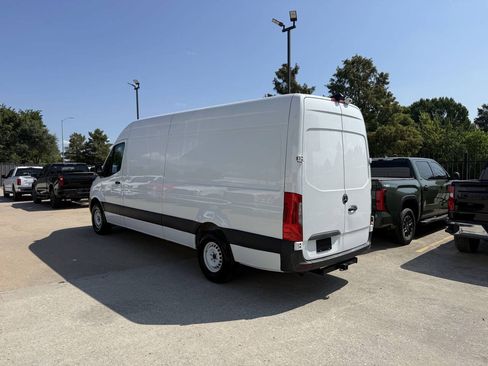 Used 2020 Mercedes-Benz Sprinter 2500 w/ Driver Convenience Package image 4