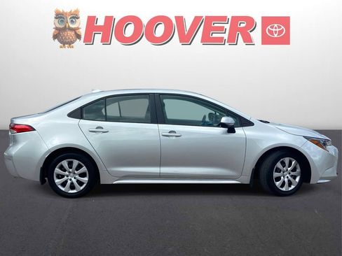 Used 2025 Toyota Corolla LE FWD image 2