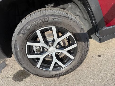 Used 2025 Jeep Grand Cherokee L Limited RWD image 32