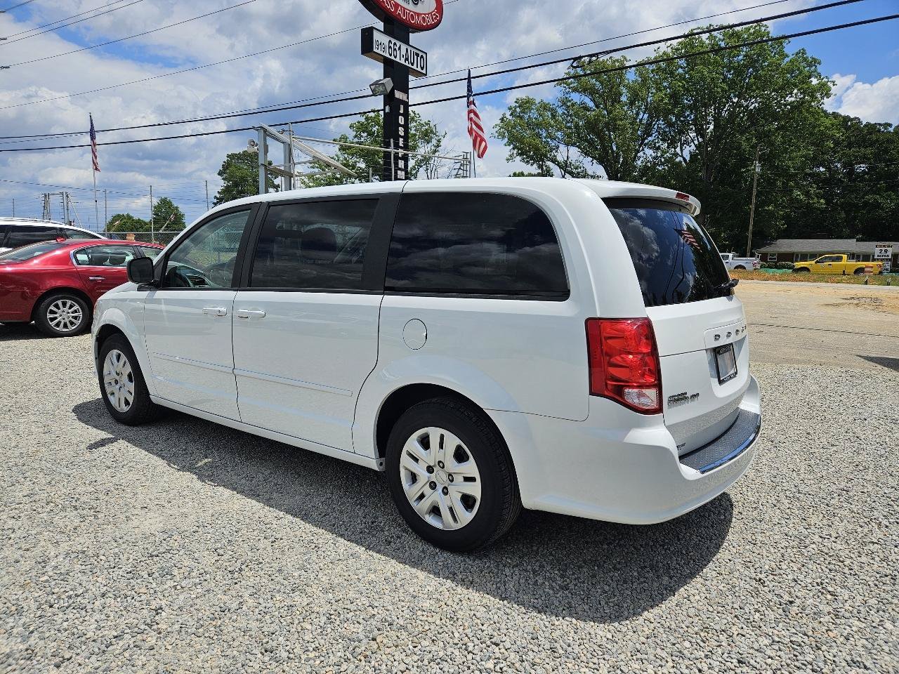 Used 2017 Dodge Grand Caravan SE FWD image 3