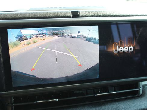Used 2025 Jeep Wrangler Unlimited Sport AWD/4WD image 16