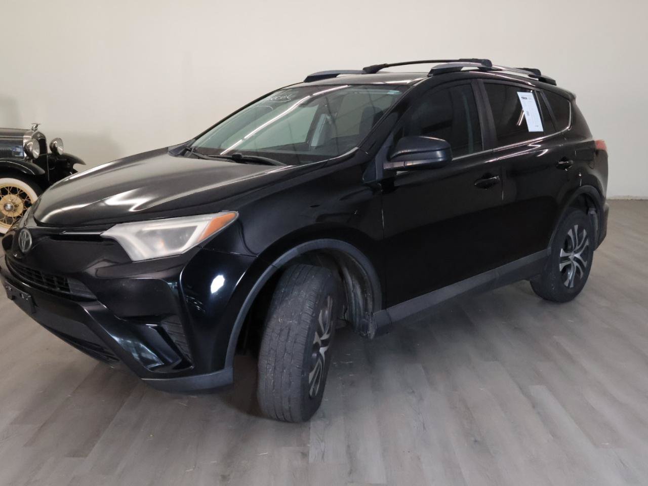 Used 2017 Toyota RAV4 LE FWD image 4