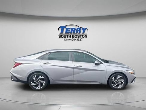 Used 2025 Hyundai Elantra SEL FWD image 1