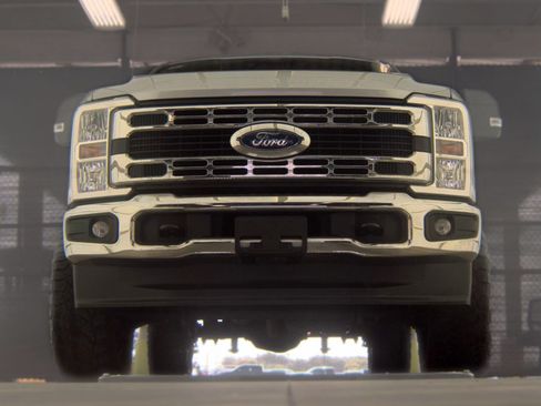 Used 2024 Ford F250 XLT w/ FX4 Off-Road Package AWD/4WD image 9