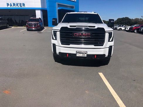 Used 2025 GMC Sierra 2500 AT4 w/ AT4 Premium Plus Package image 3
