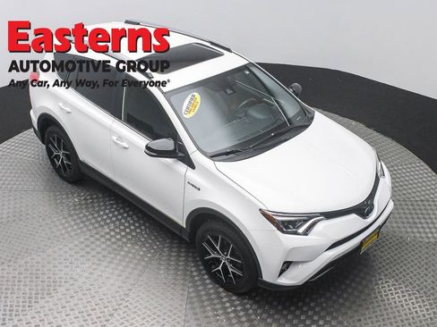 Used 2018 Toyota RAV4 SE AWD/4WD image 3