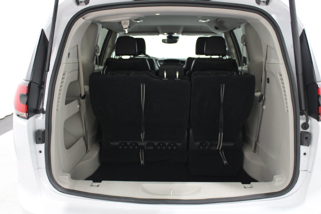 Used 2022 Chrysler Pacifica Touring-L FWD image 17