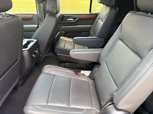 Used 2025 GMC Yukon Denali AWD/4WD image 20