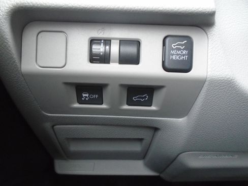 Used 2015 Subaru Forester 2.5i Limited image 17