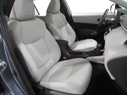 Used 2024 Toyota Corolla Cross LE image 16